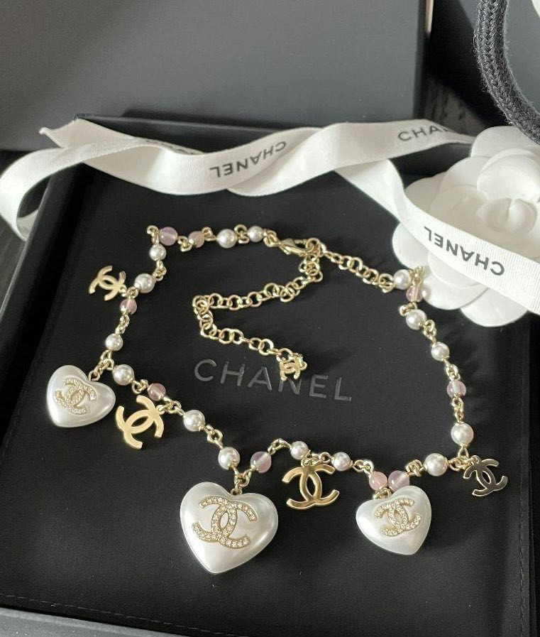 Dây chuyền Chanel tim logo CC siêu xinh