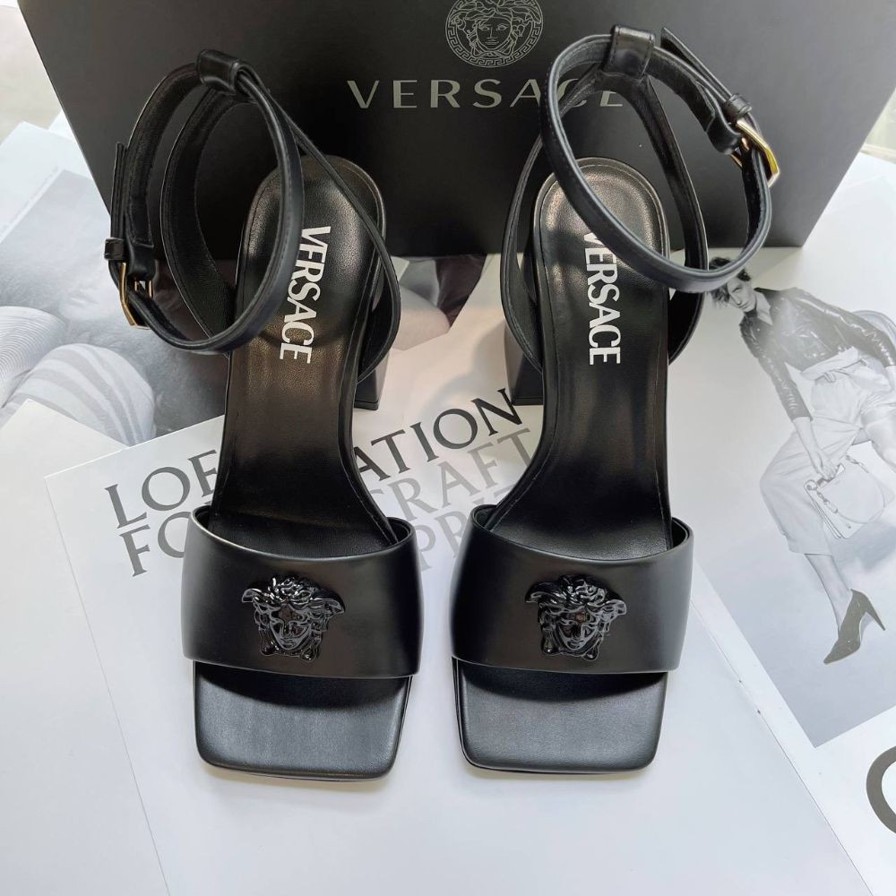 Sandal Versace đen gót vuông 9cm