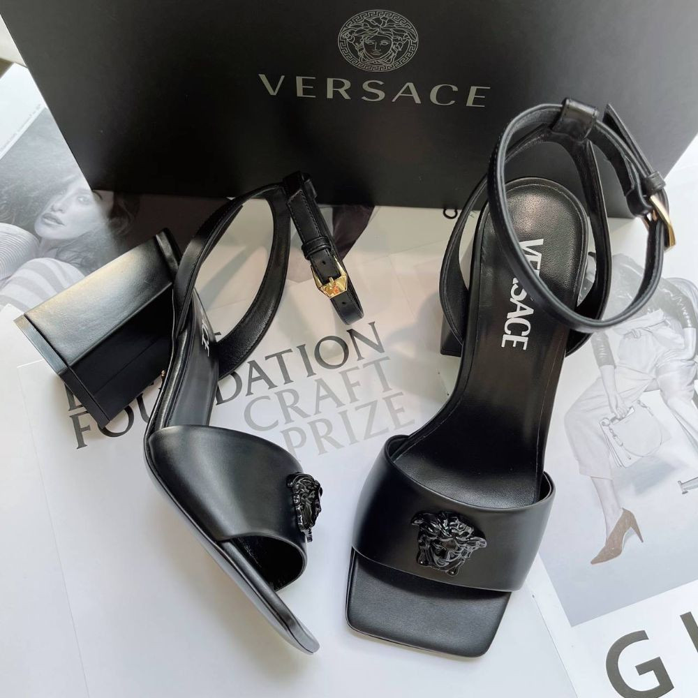 Sandal Versace đen gót vuông 9cm