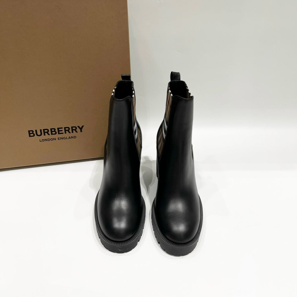 Boot Burberry đen gót vuông, cao 8cm