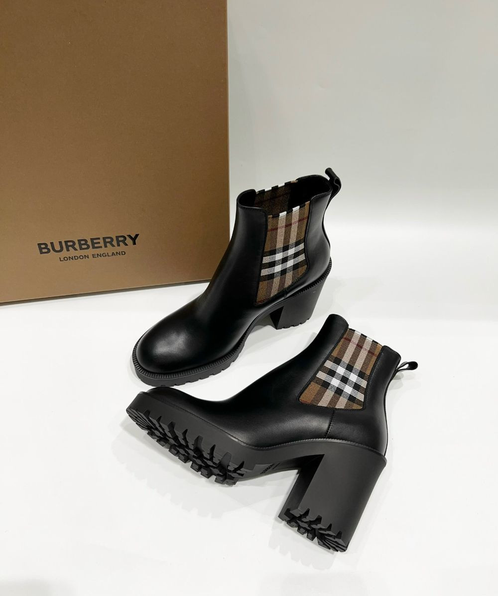 Boot Burberry đen gót vuông, cao 8cm