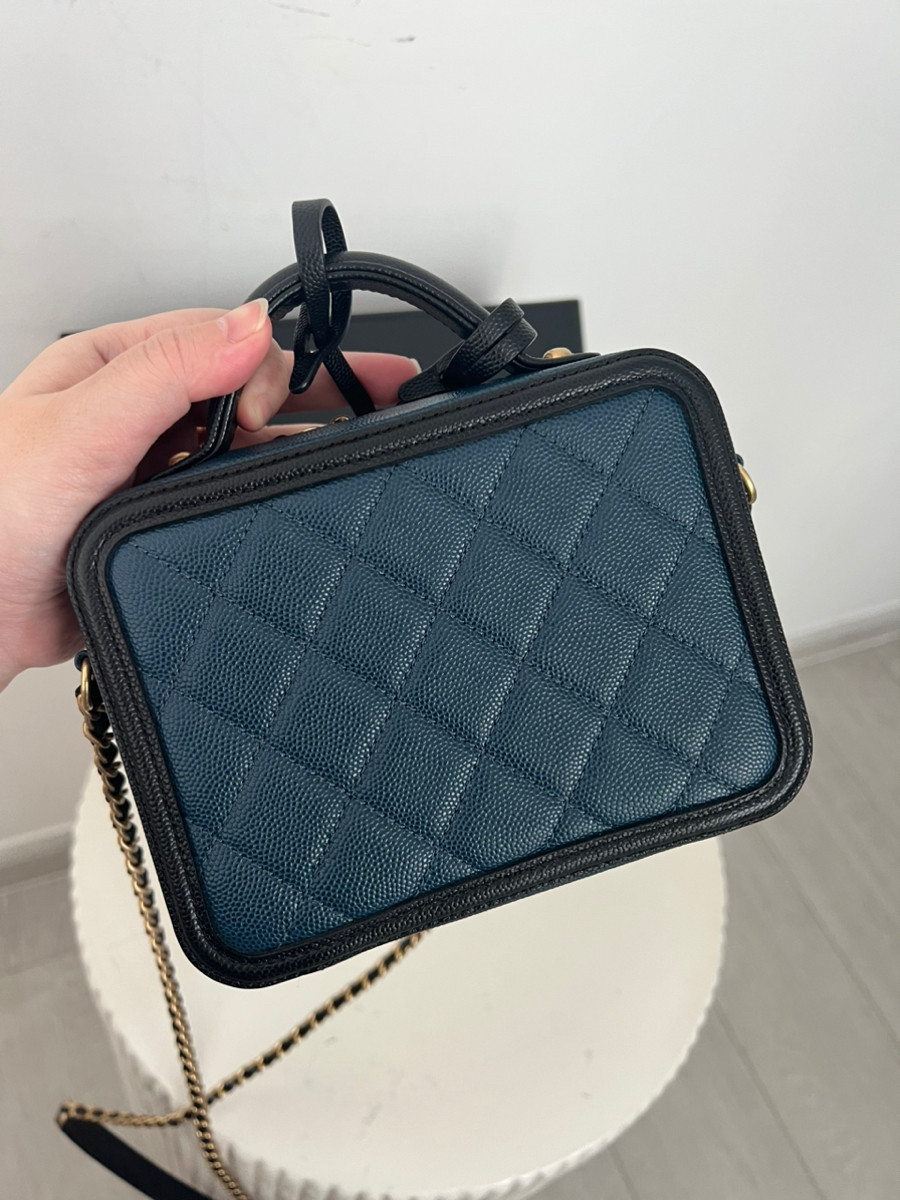 Chanel vanity filigree mini