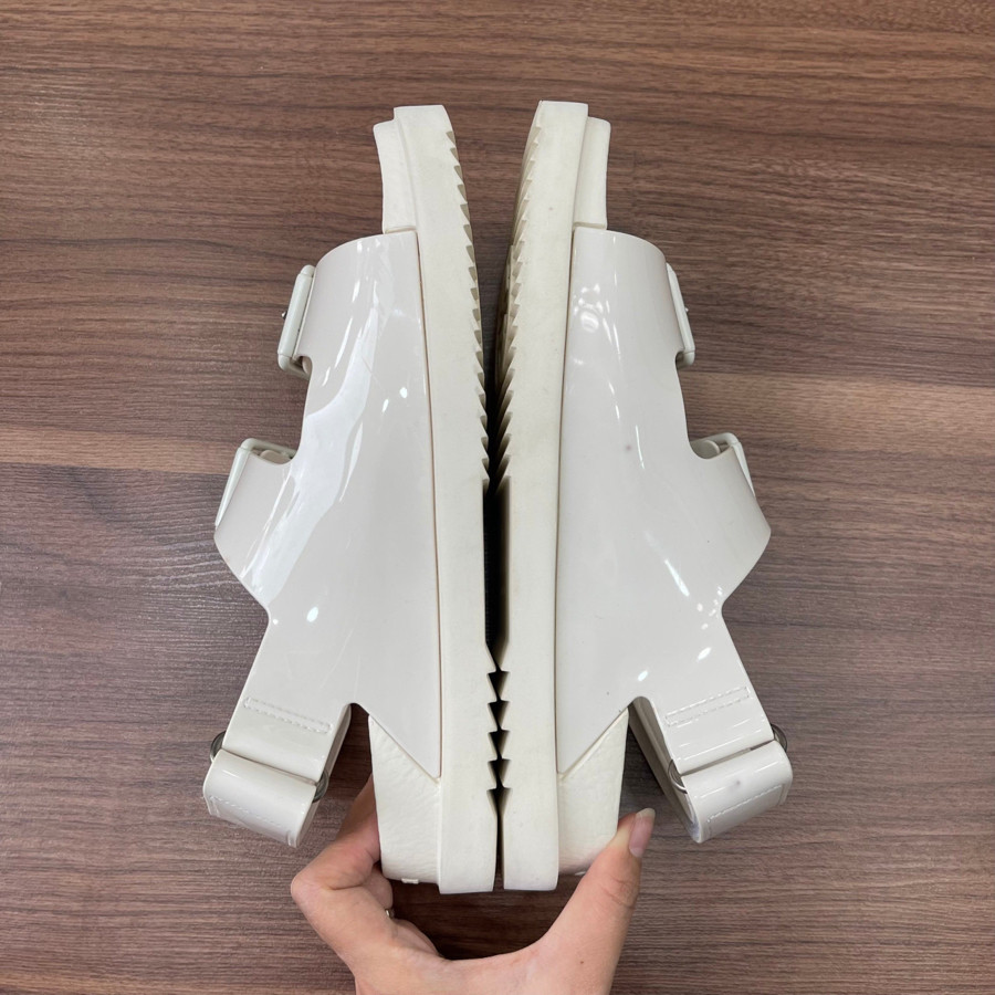 Sandal Gucci trắng