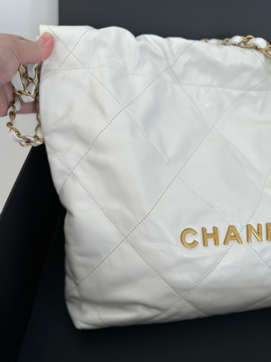 Chanel c22 hobo small white ghw