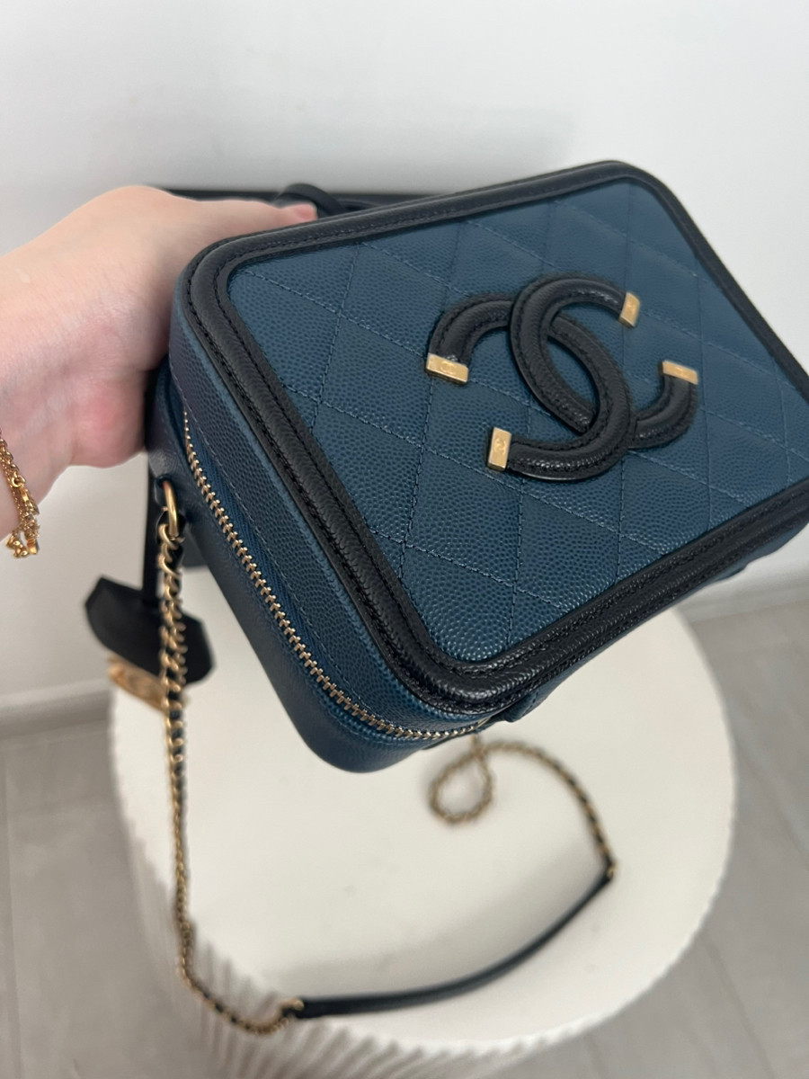 Chanel vanity filigree mini