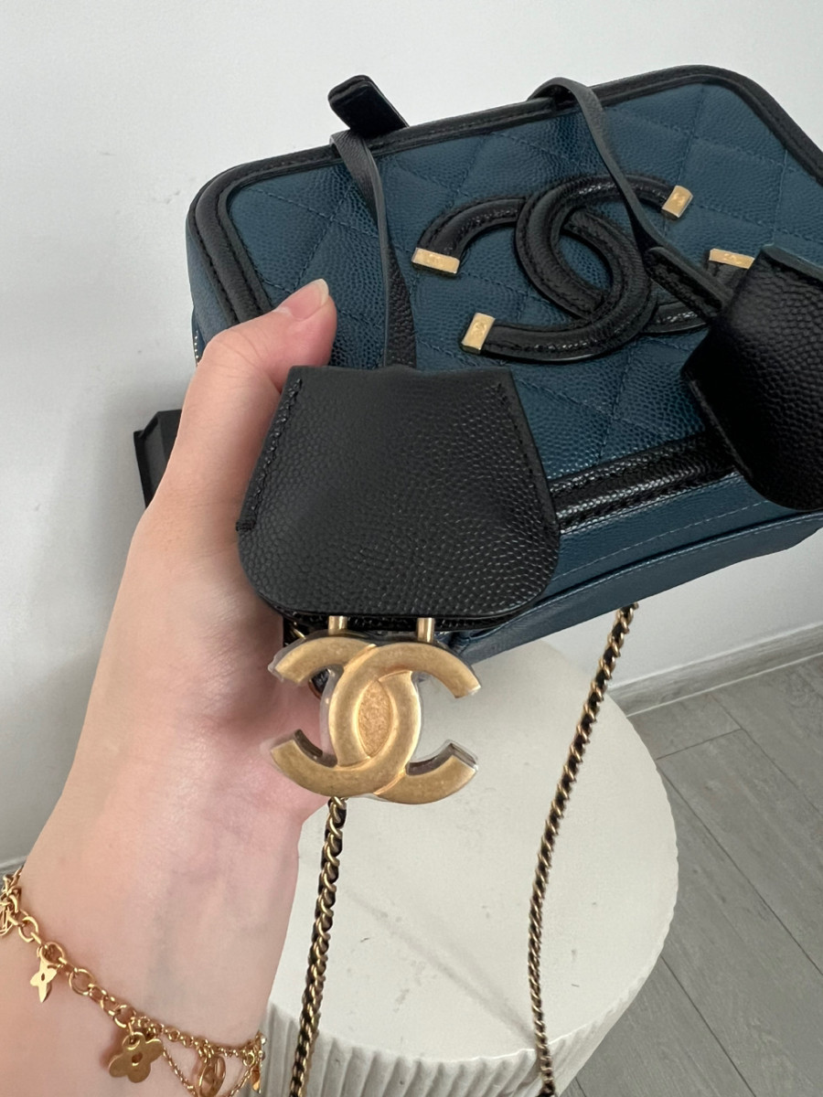 Chanel vanity filigree mini