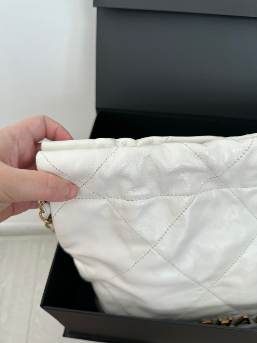 Chanel c22 hobo small white ghw