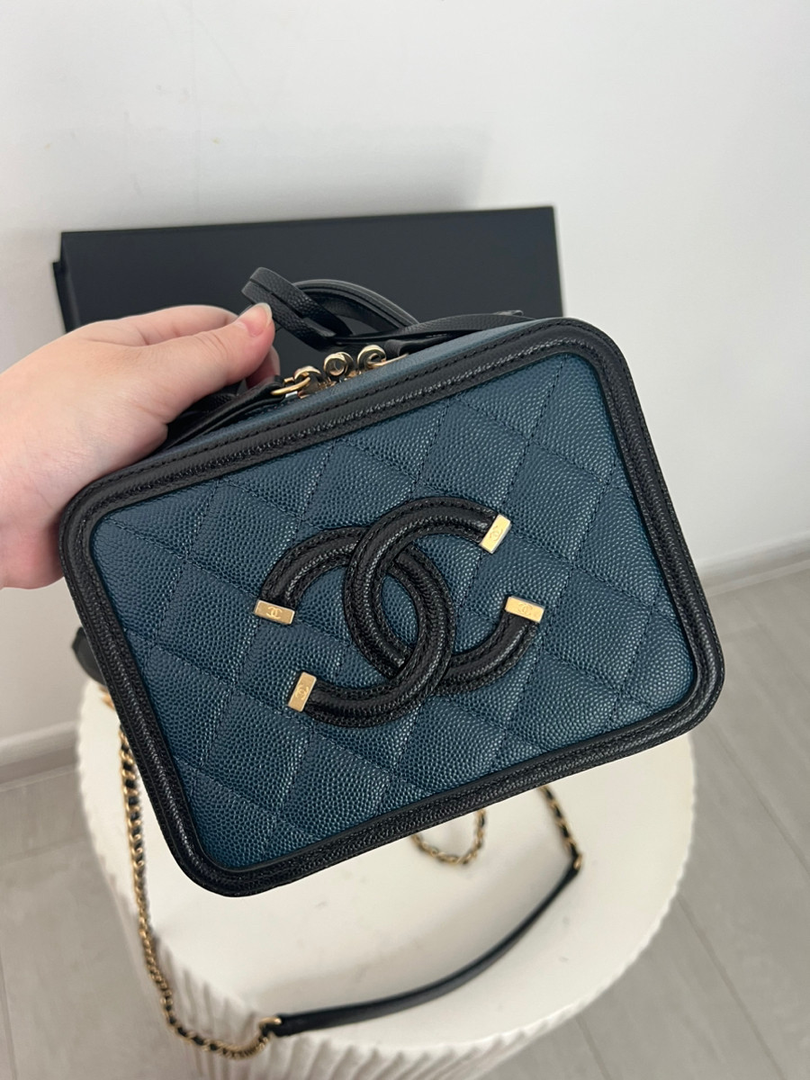 Chanel vanity filigree mini