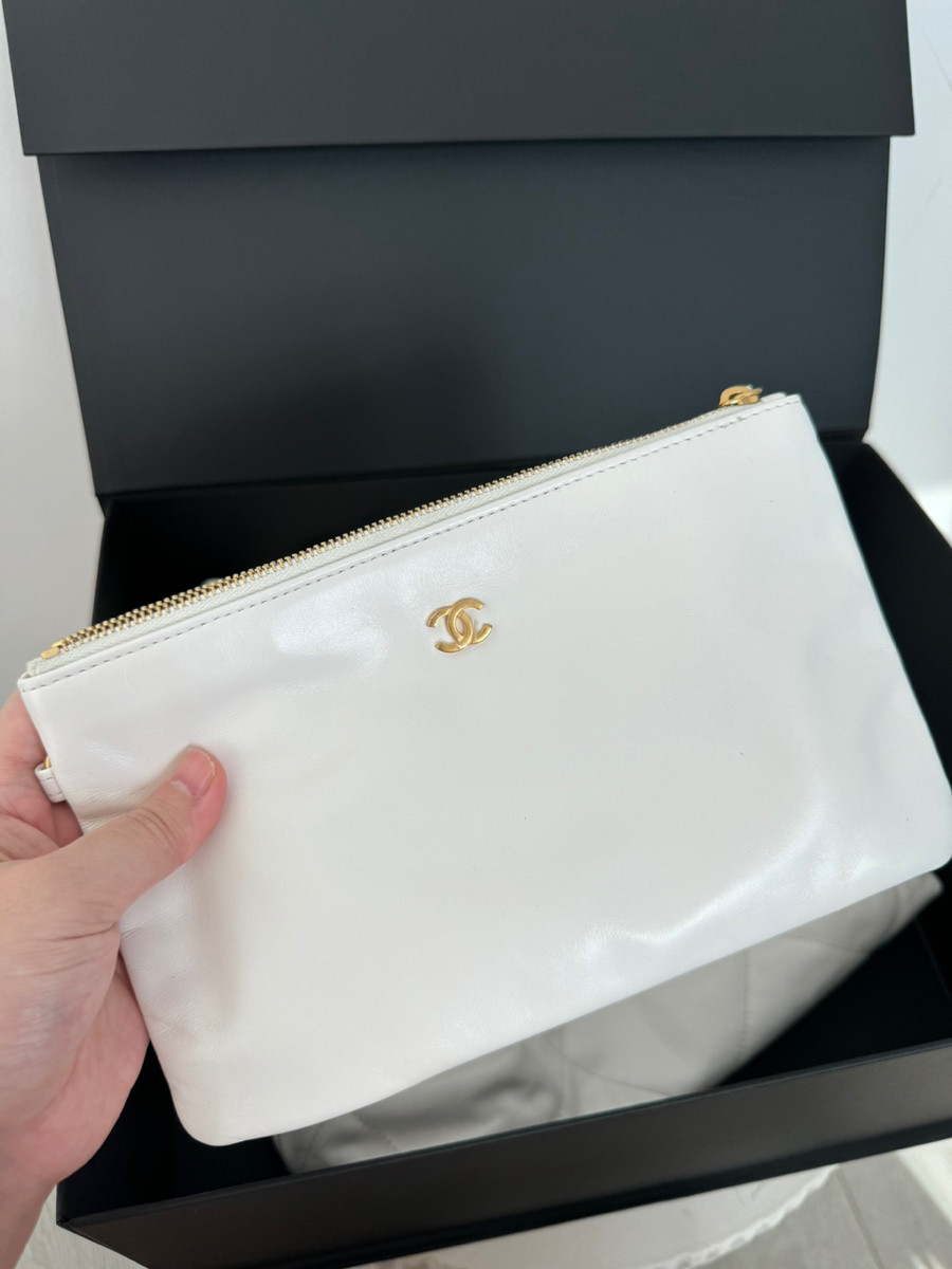 Chanel c22 hobo small white ghw