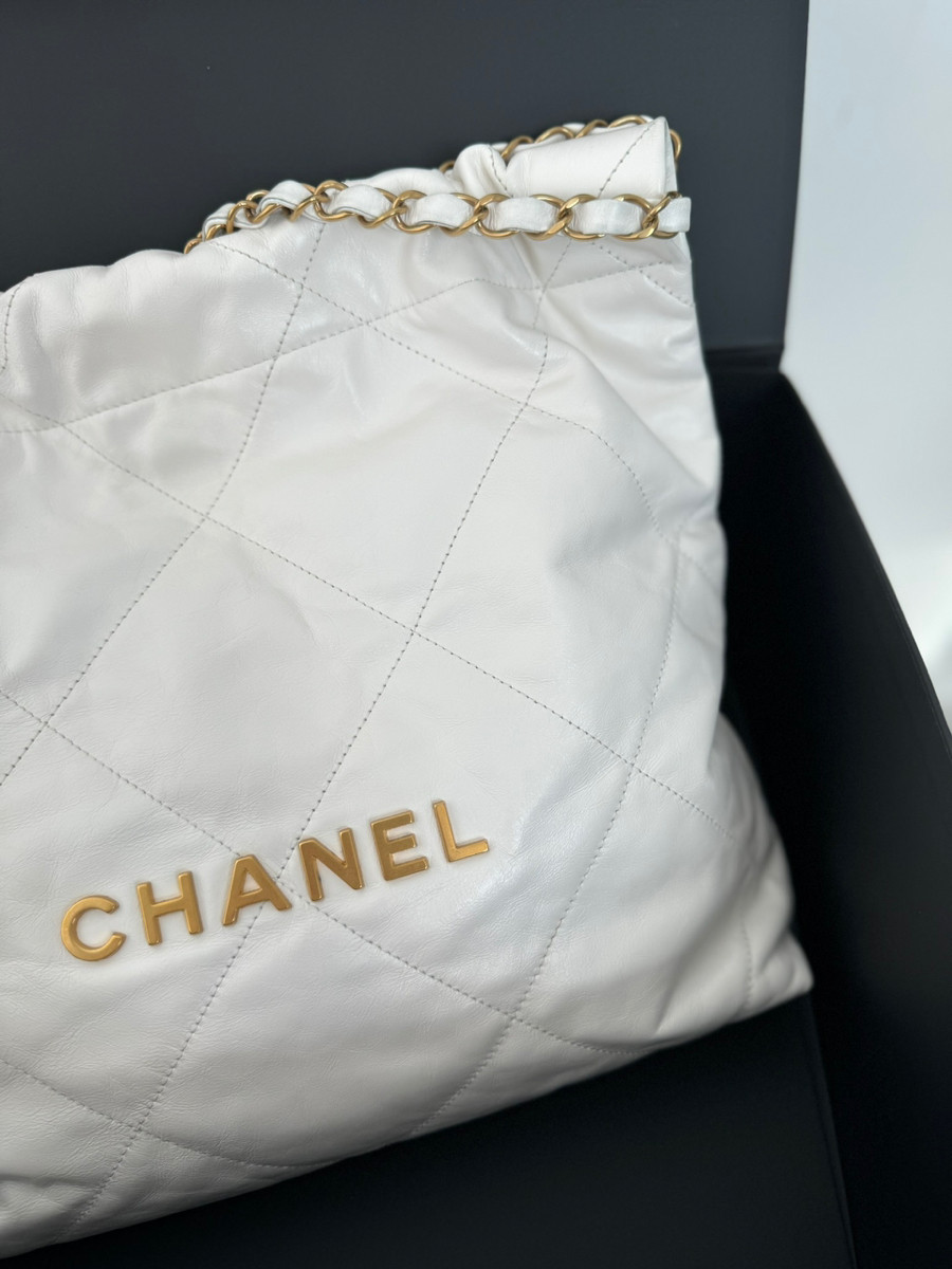 Chanel c22 hobo small white ghw