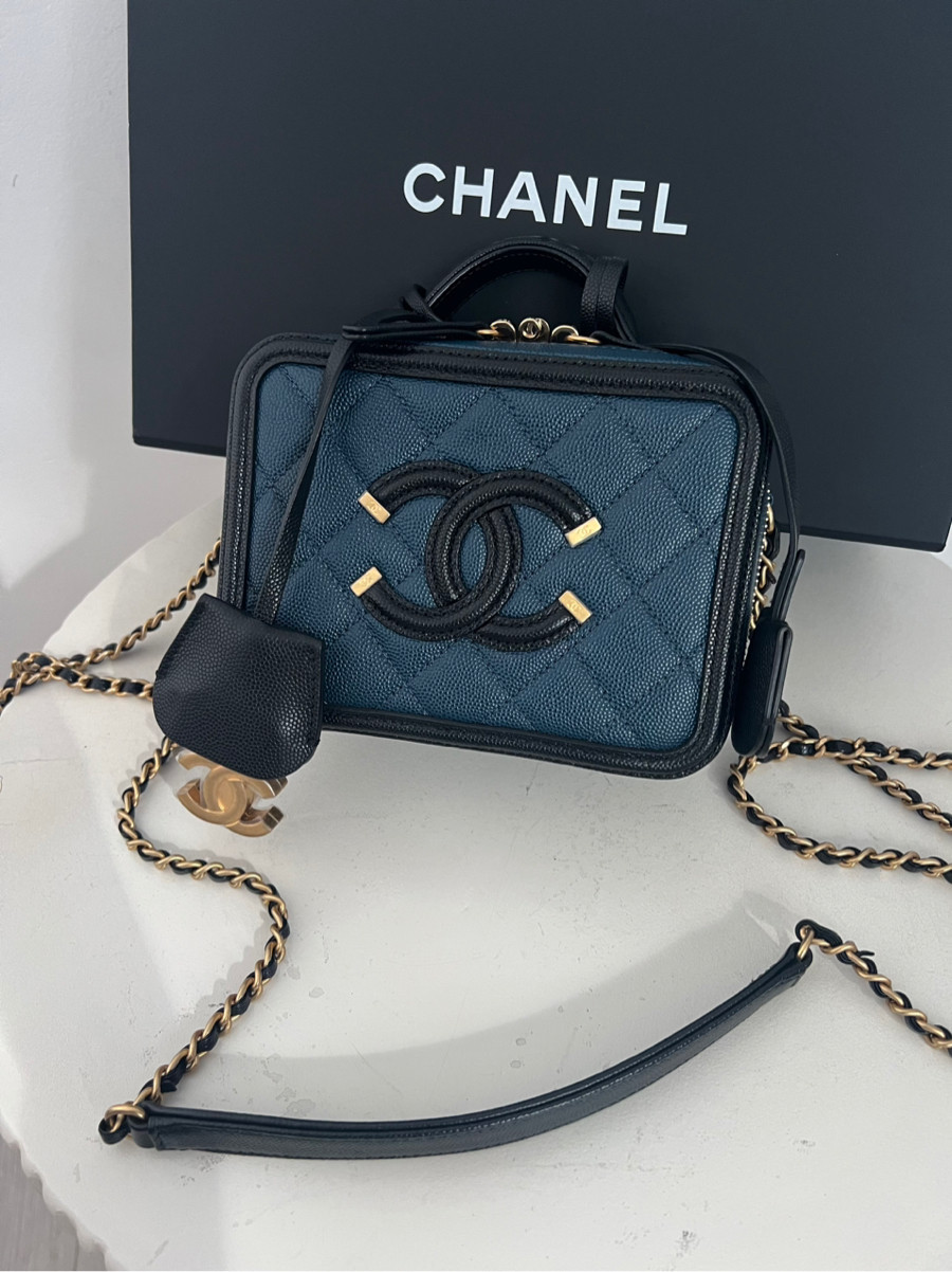 Chanel vanity filigree mini