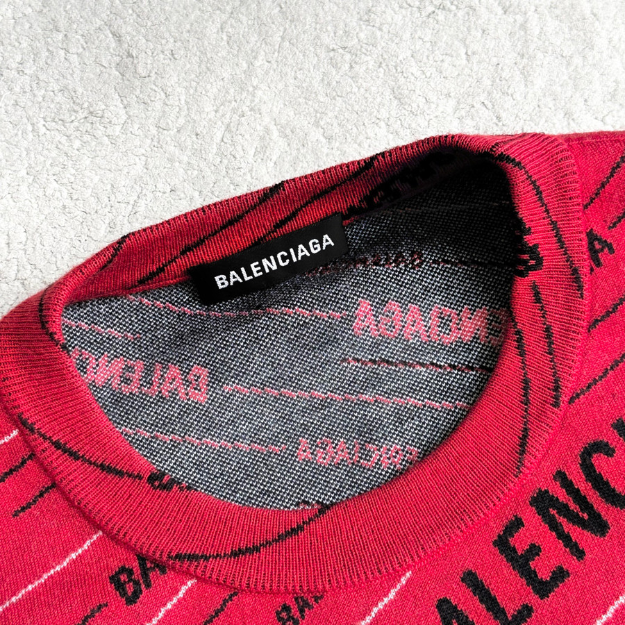 Sweater Balenciaga đỏ