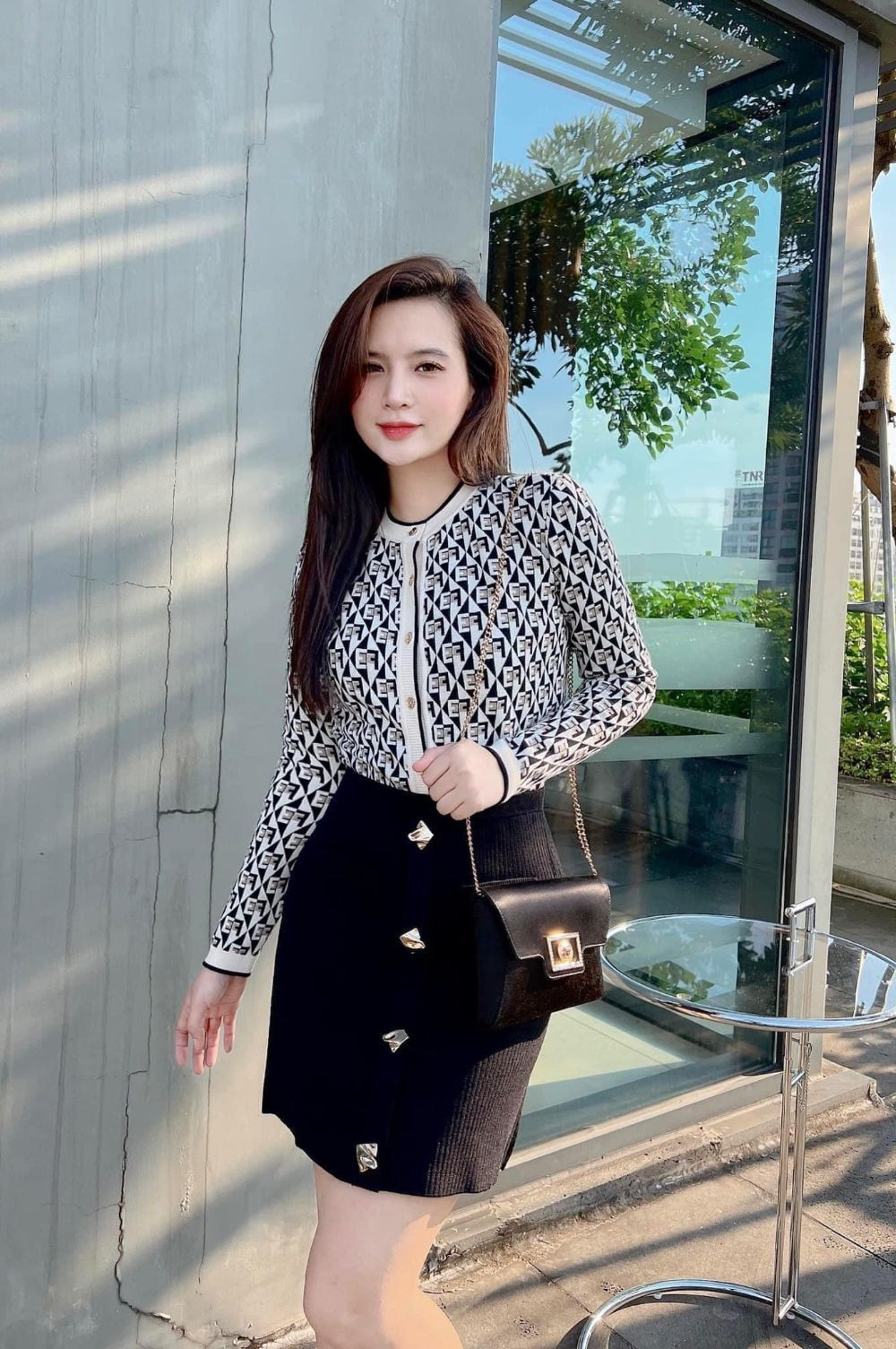 Áo Franchi cardigan len monogram