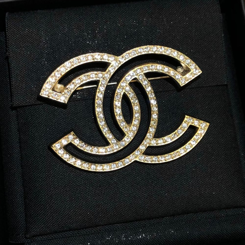Cài áo Chanel xinh xỉu