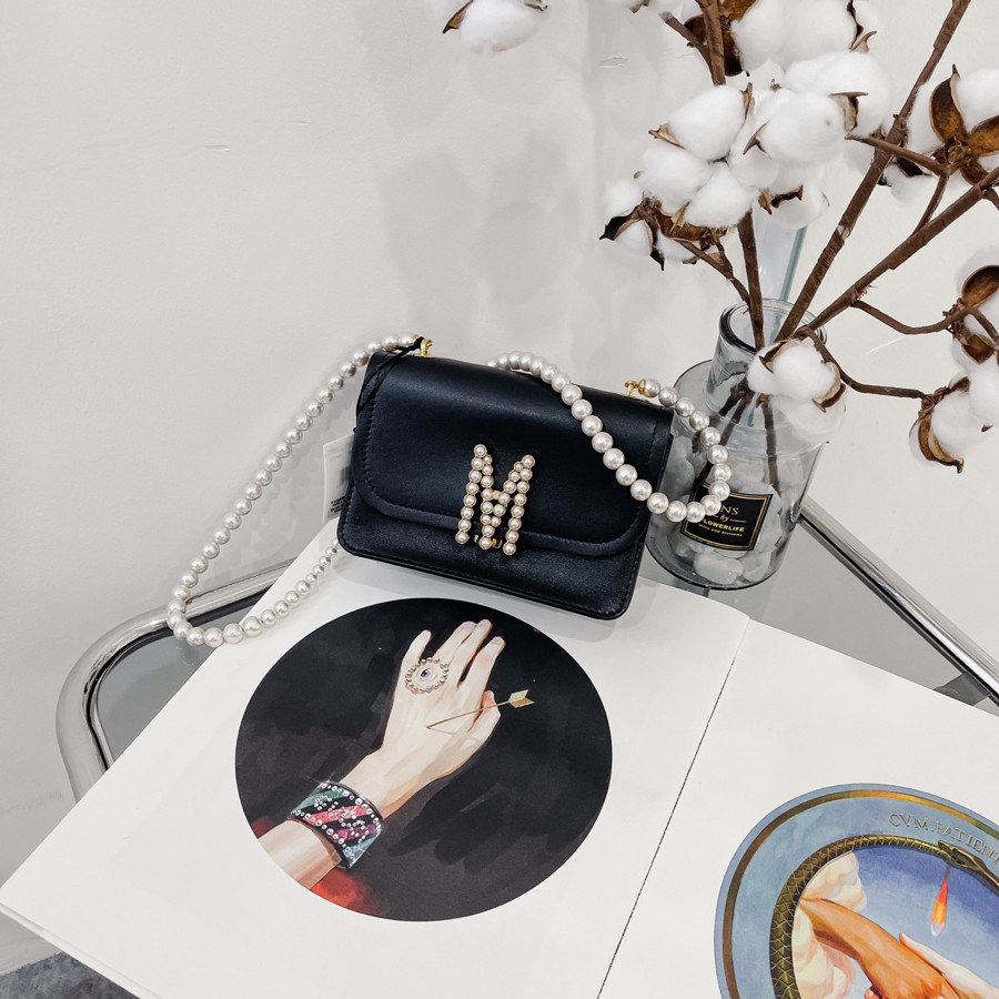 Túi Moschino ngọc trai sz 18  ✨