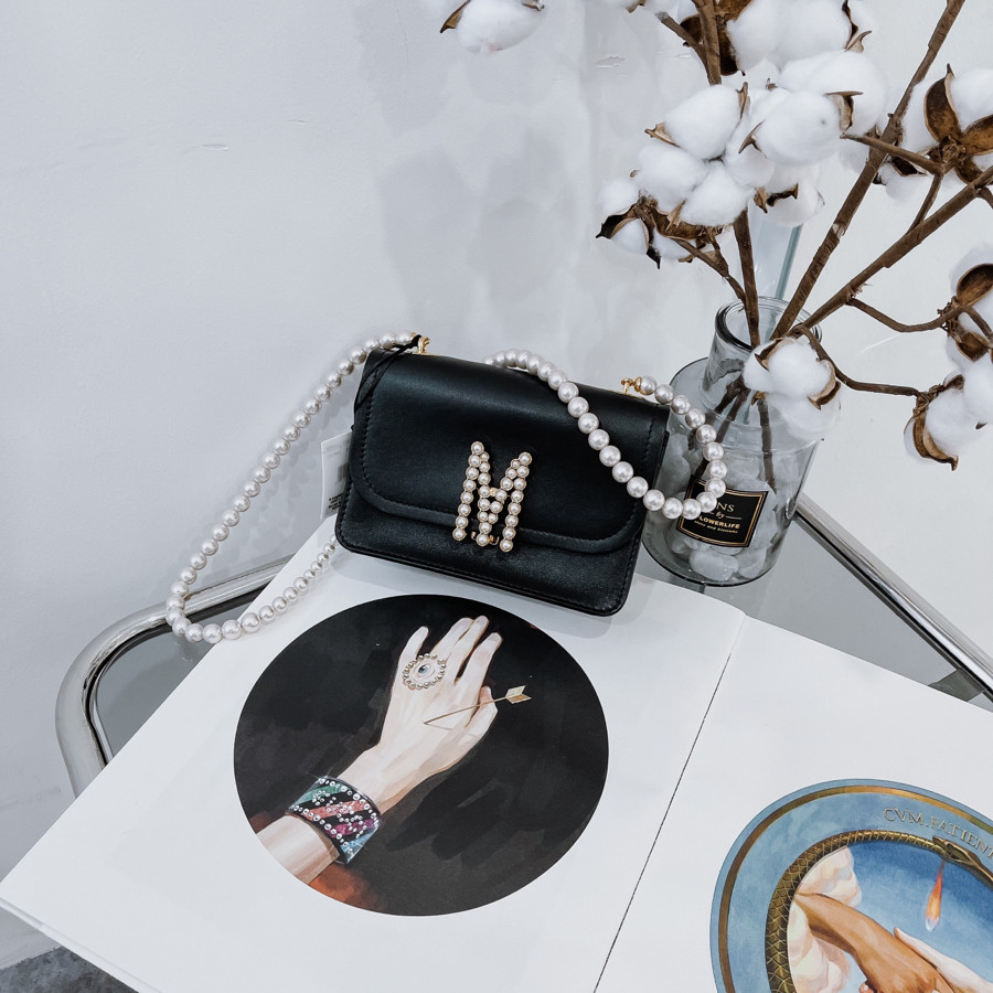 Túi Moschino ngọc trai sz 18  ✨