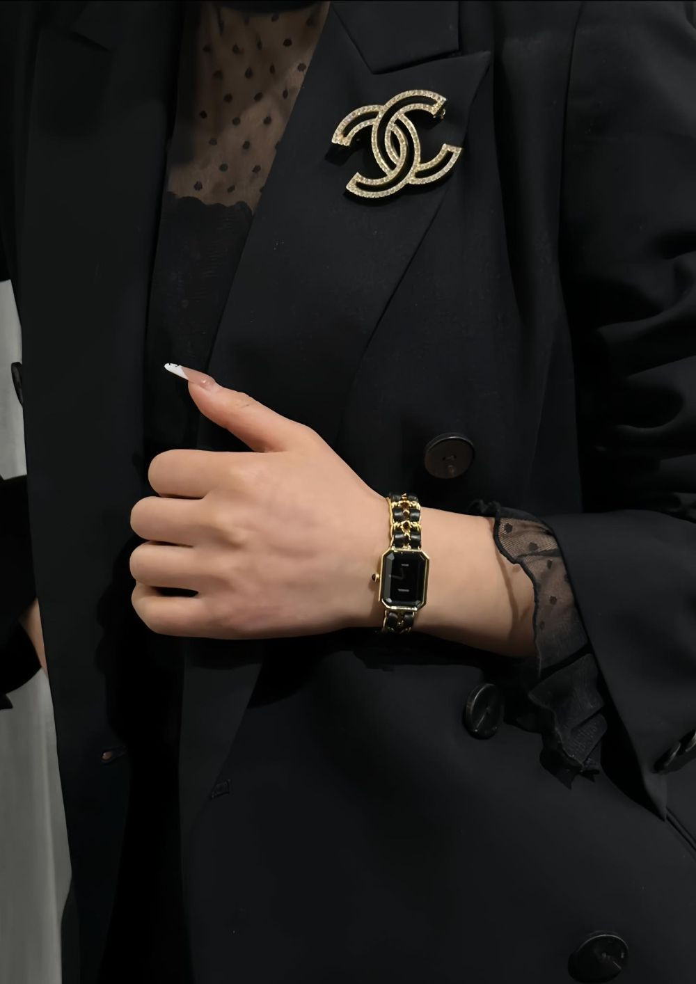 Cài áo Chanel xinh xỉu
