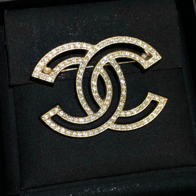 Cài áo Chanel xinh xỉu
