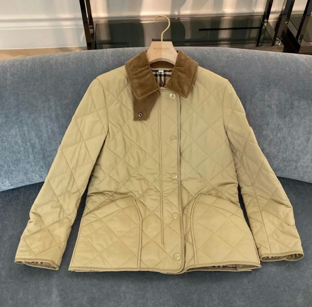 Áo khoác Burberry be trám, cổ nhung