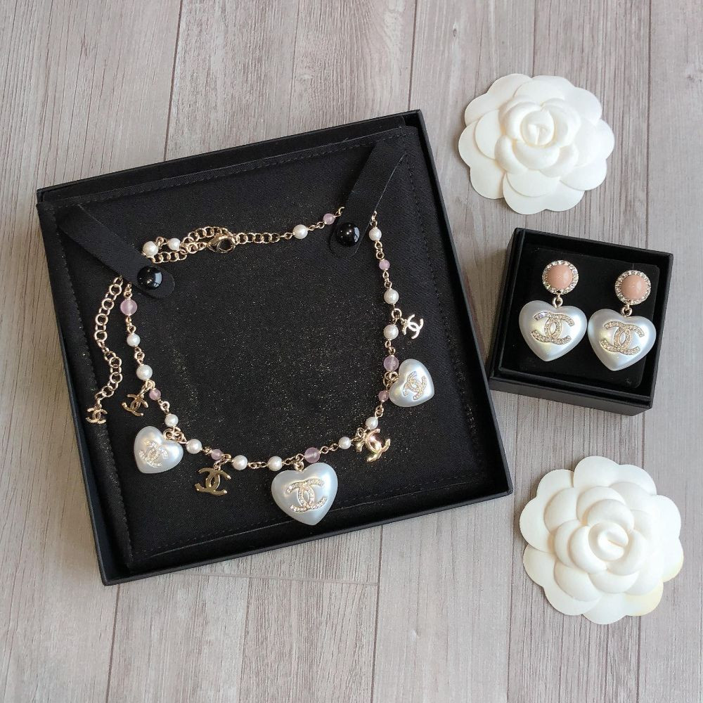 Choker Chanel tim ngọc siêu xinh