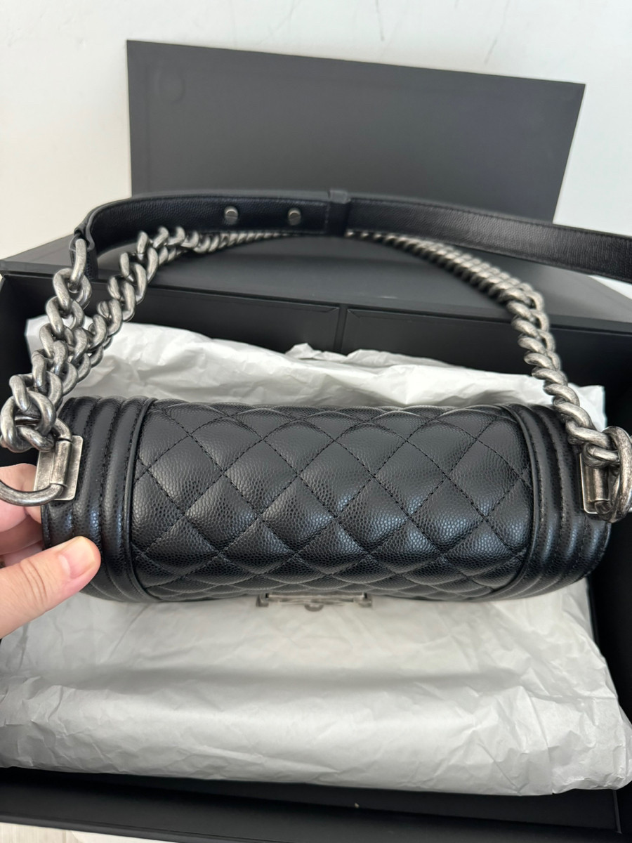 Chanel boy small black rthw