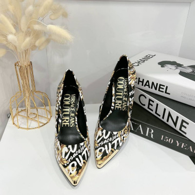 Giày Versace Jeans đen chữ, mũi nhọn viền gold gót 9cm