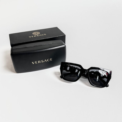 Kính Versace đen