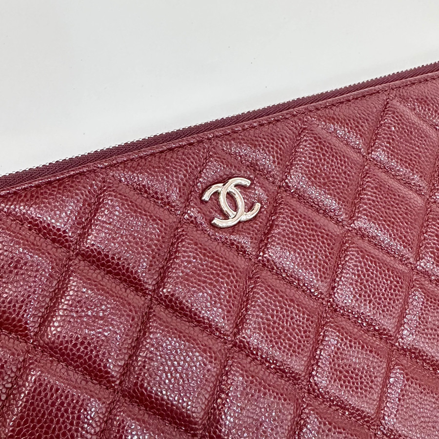 Clutch Chanel đỏ rượu vang