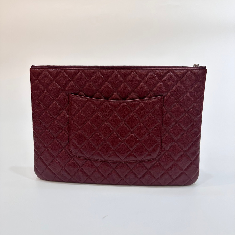 Clutch Chanel đỏ rượu vang