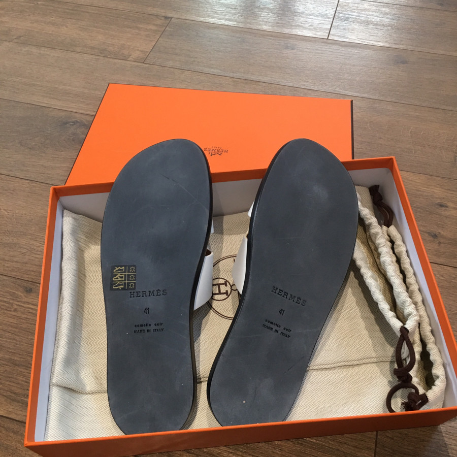 sẵn       H E R M E S  Other Line Clothing mens sandals màu trắng cho nam  .... 💎 size 41  ... đủ box + túi vải i