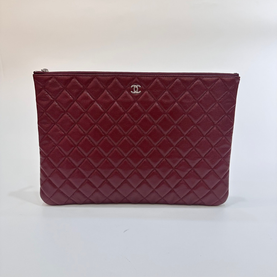 Clutch Chanel đỏ rượu vang