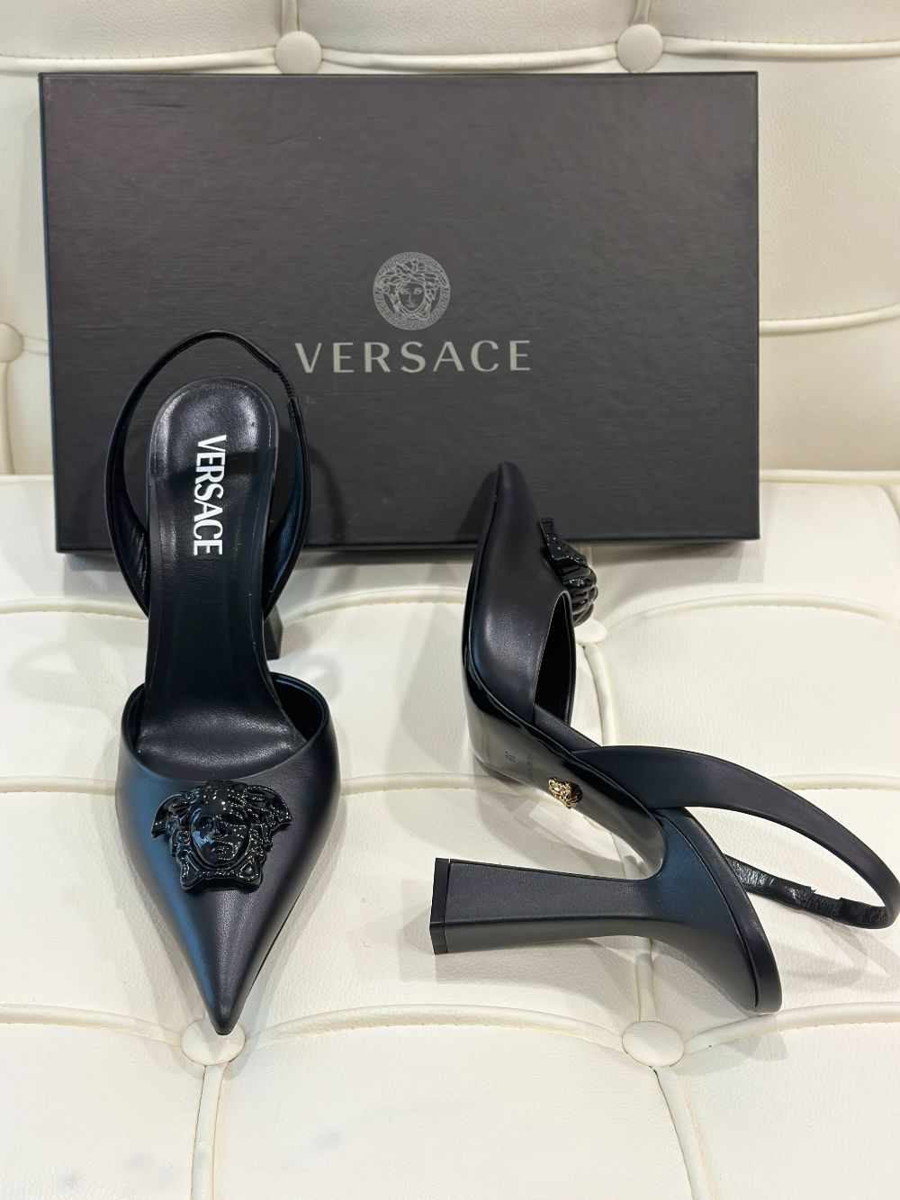 Guốc Versace đen logo medusa đen gót 11cm
