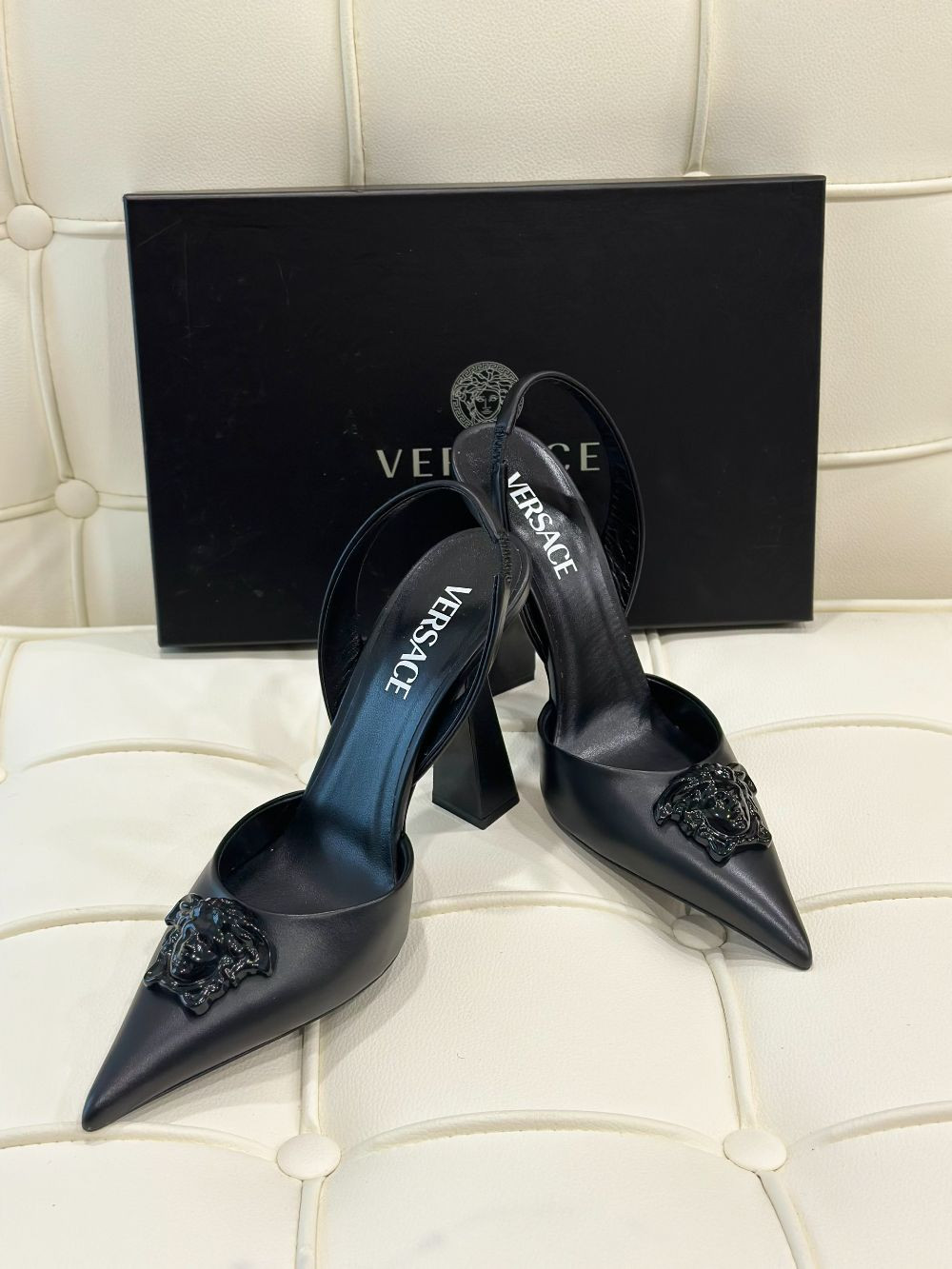 Guốc Versace đen logo medusa đen gót 11cm