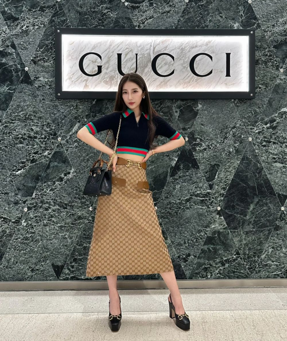 Sandal Gucci đen, gót vuông 12cm