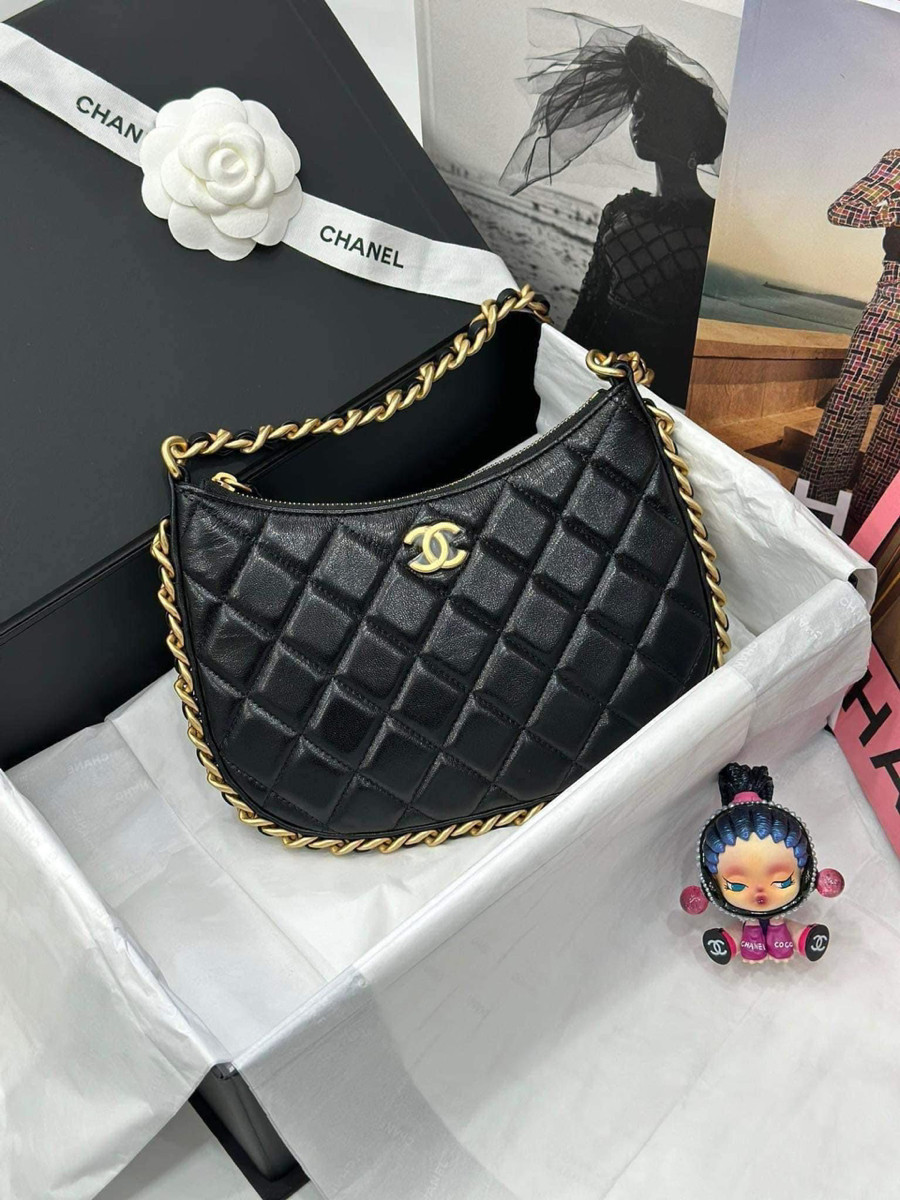 Kẹp nách Chanel 23B