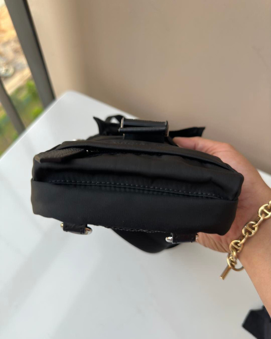 Túi đeo chéo Fendi