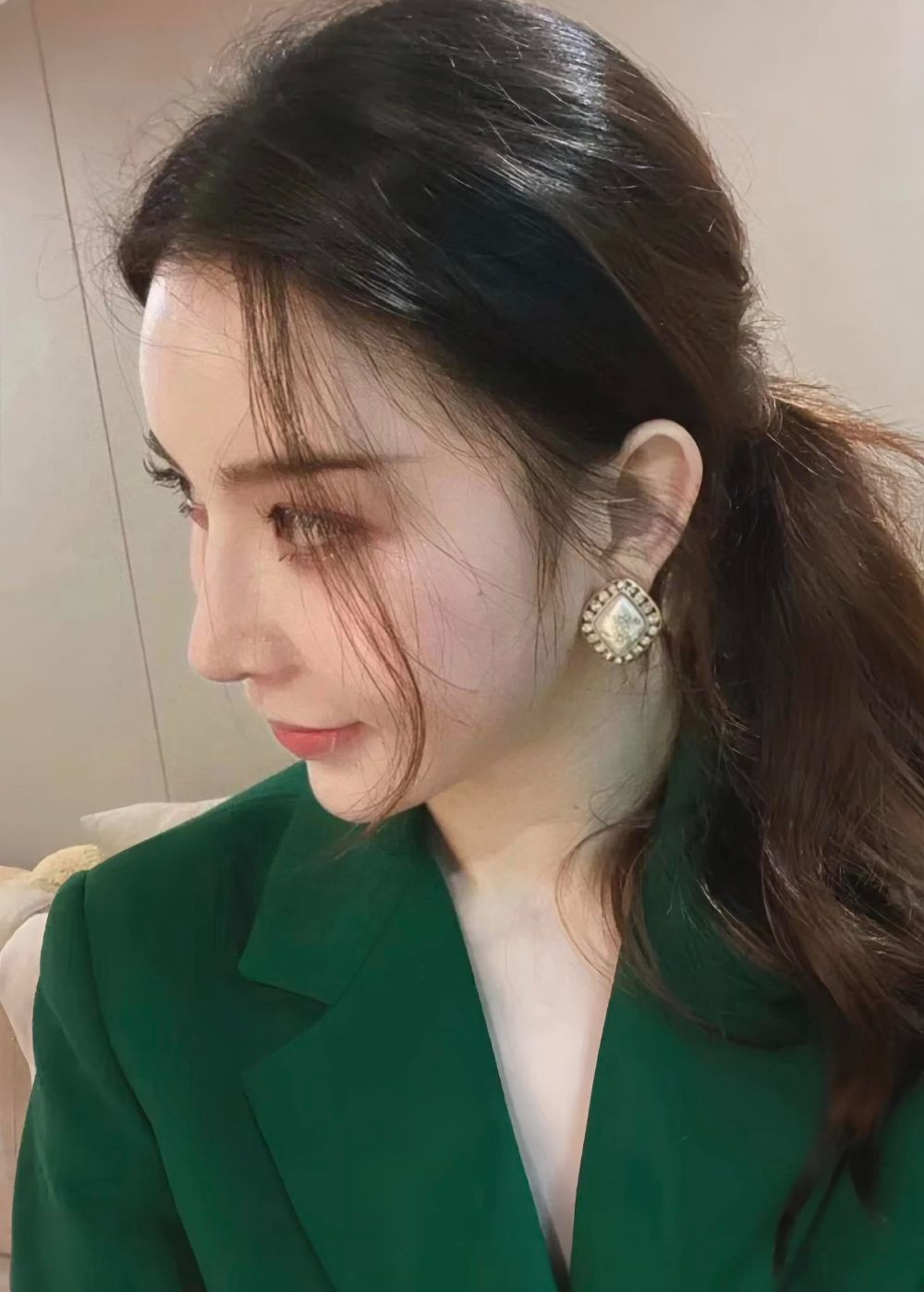Khuyên tai Chanel đính đá siêu sang