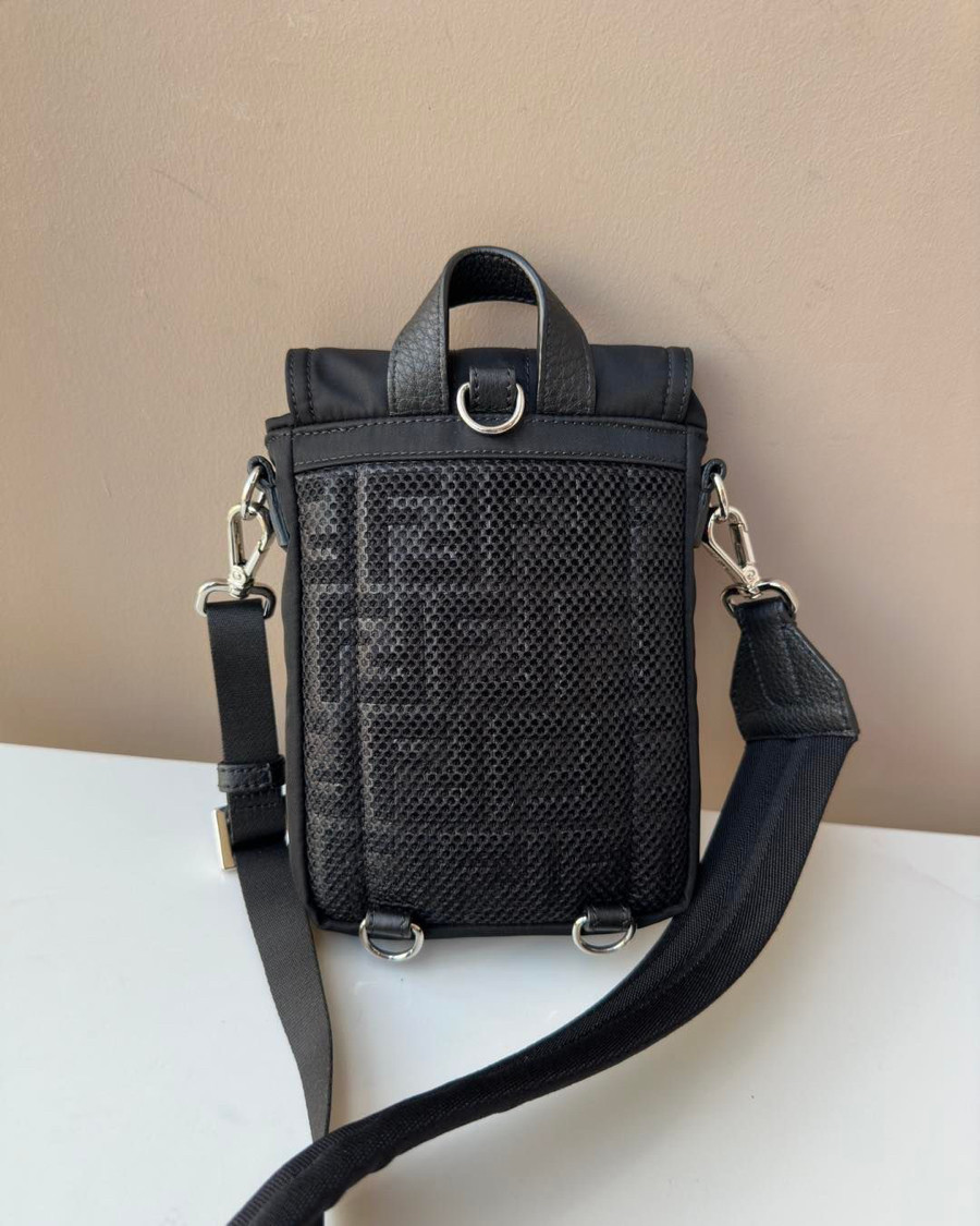 Túi đeo chéo Fendi