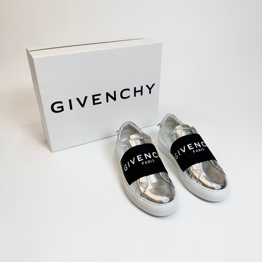 Slip on Givenchy bạc