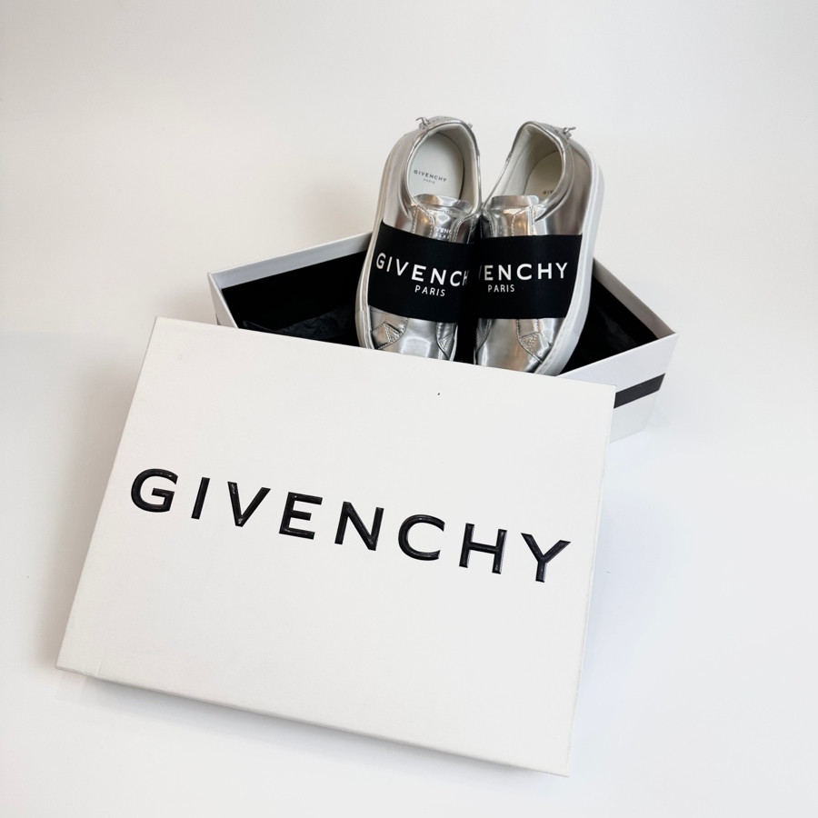 Slip on Givenchy bạc