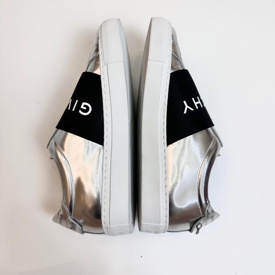 Slip on Givenchy bạc