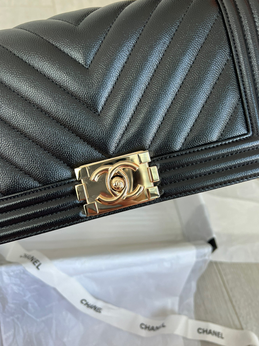 Chanel Boy Old Med Chevron Caviar Cocechip