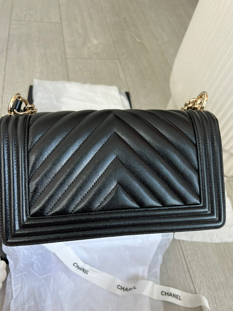 Chanel Boy Old Med Chevron Caviar Cocechip