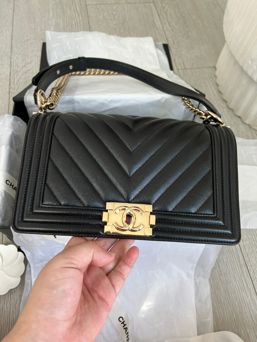 Chanel Boy Old Med Chevron Caviar Cocechip