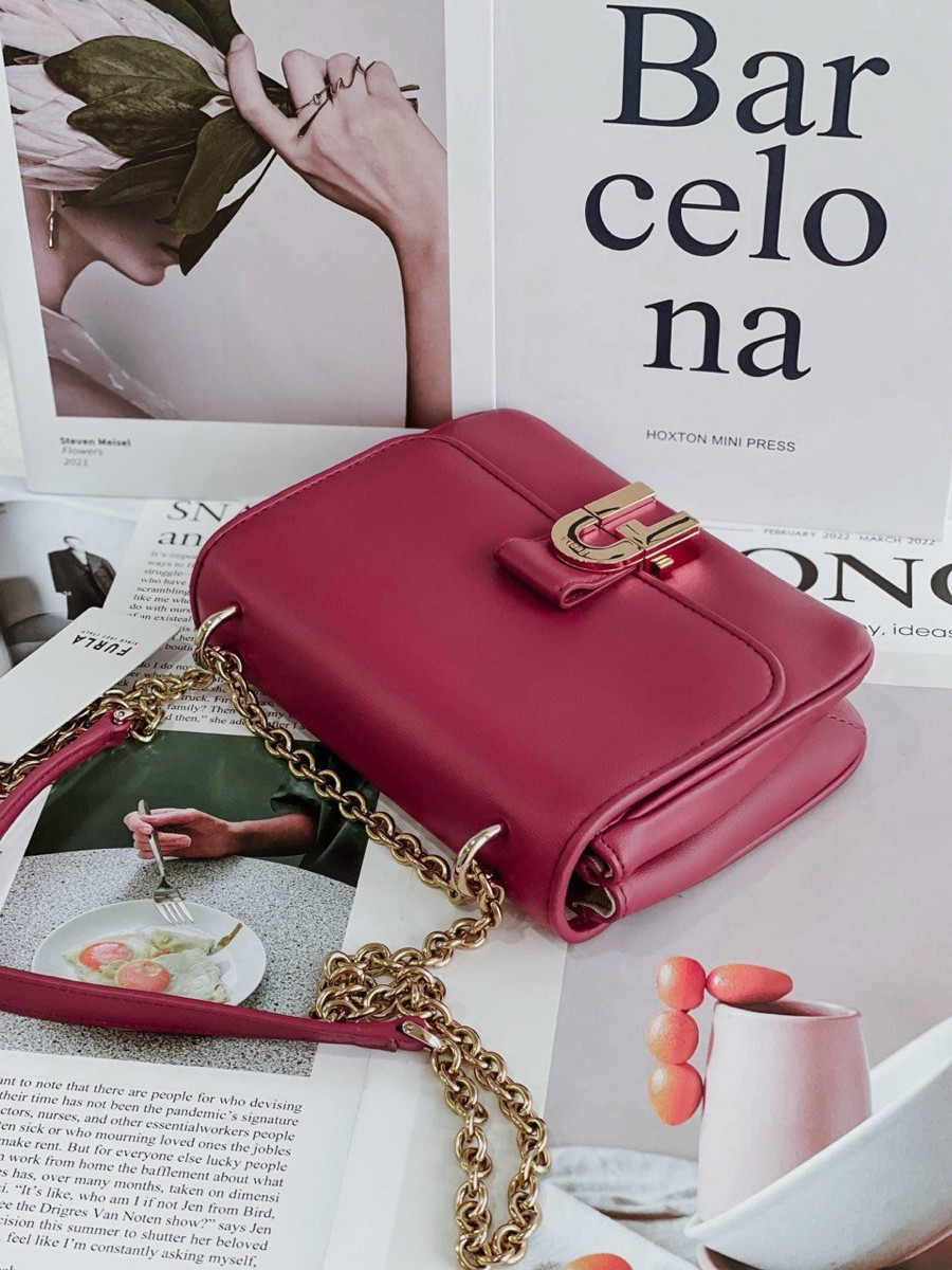 Túi Furla cosy da nappa xịn mịn sz 18 màu ruby  ✨