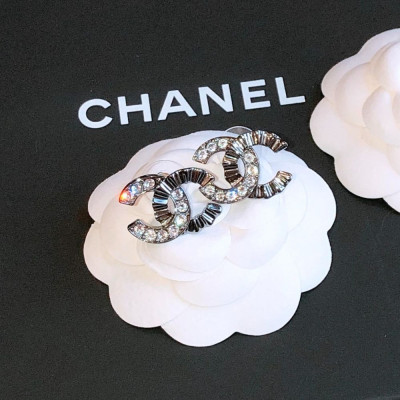Khuyên tai Chanel logo CC đá siêu sang