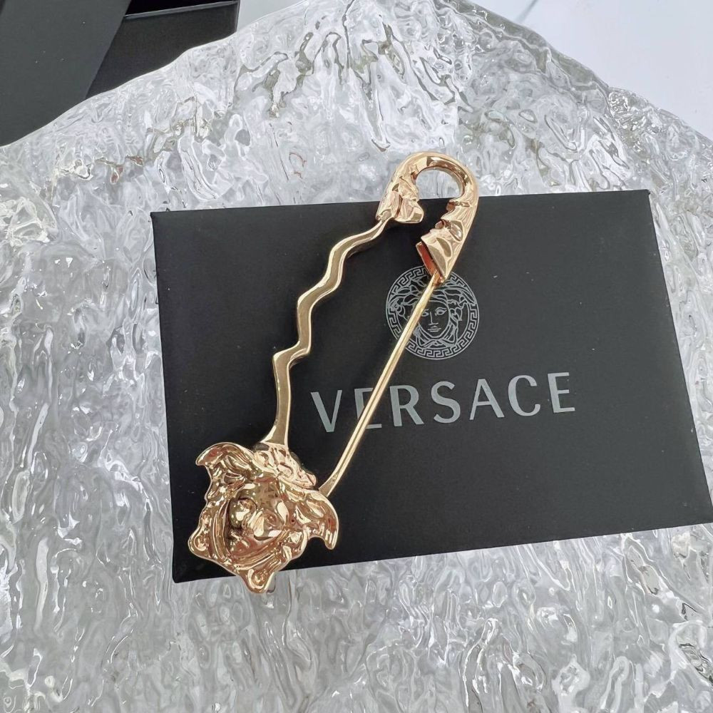 Cài áo Versace gold mặt medusa
