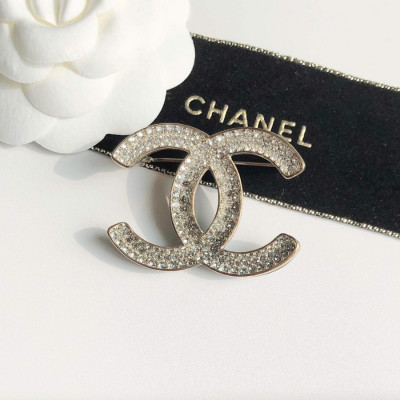 Cài áo Chanel full đá bling sang chảnh