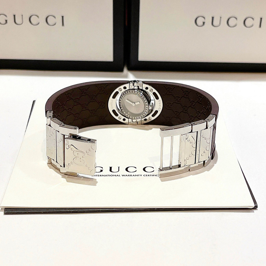 Đồng hồ Gucci Twirl Case 23mm