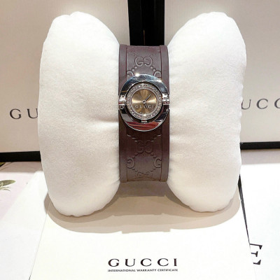 Đồng hồ Gucci Twirl Case 23mm